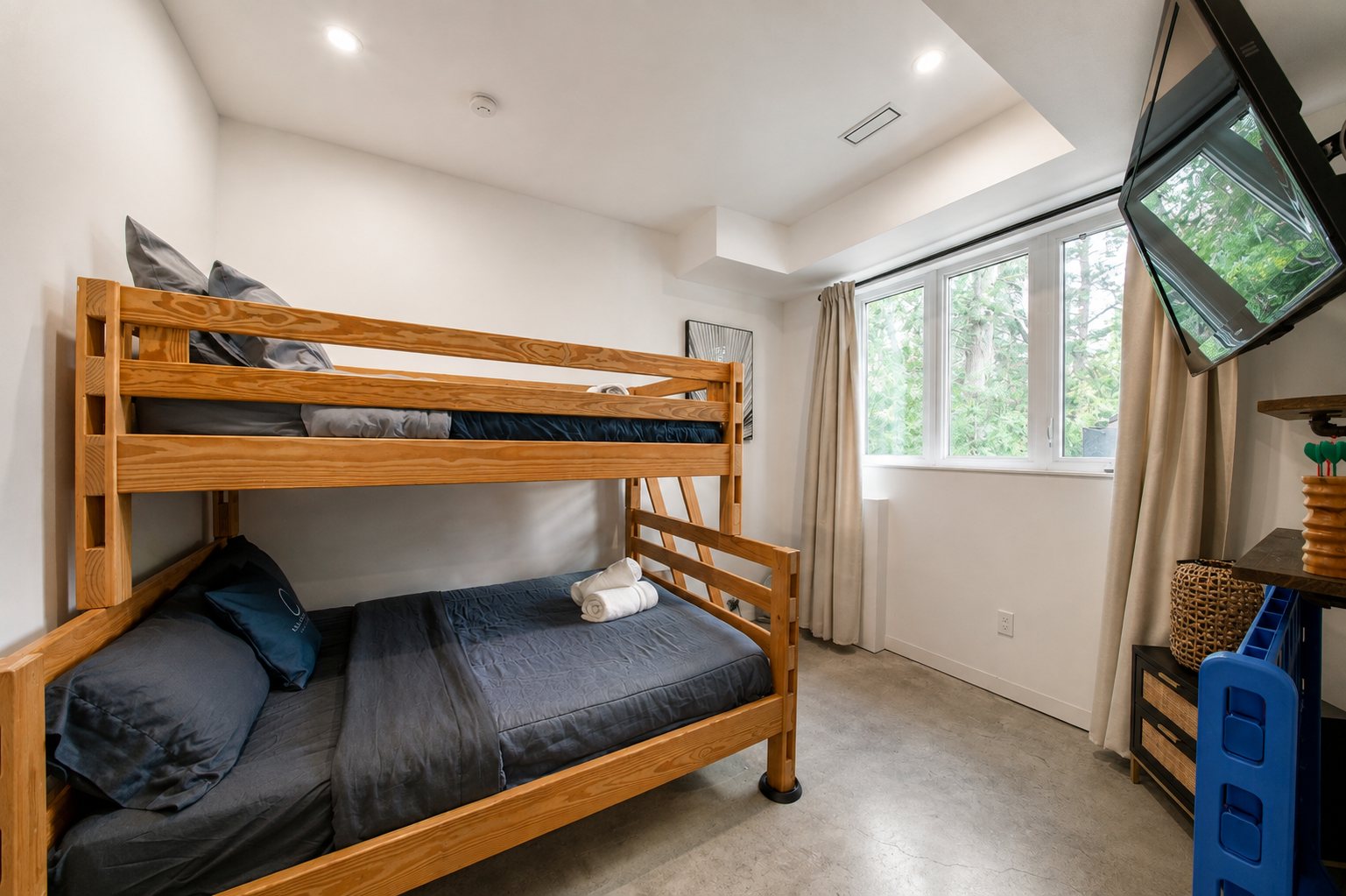 Bunk room — sleeps the whole group